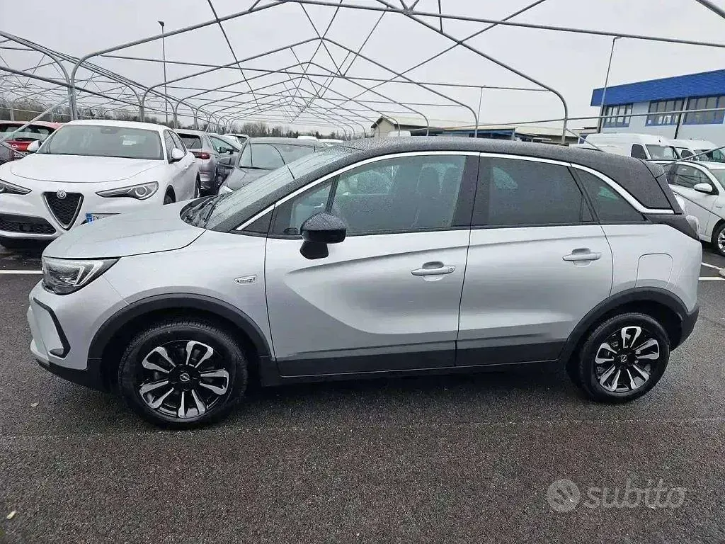 Usata Opel Crossland Elegance 131 CV (96 kW) 2024 Grigio SUV