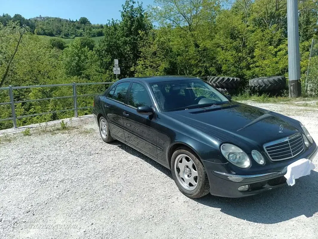 Usata Mercedes E220 Classic 150 CV (110 kW) 2002 Berlina