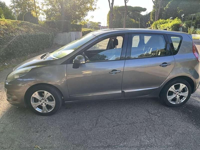 Usata 2011 Renault Scénic III Dynamique Monovolume | 3000 € (Ottimo prezzo) - Immagine 1/4