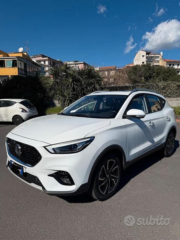 Usata MG ZS Luxury 111 CV (81 kW) 2023 Bianco SUV