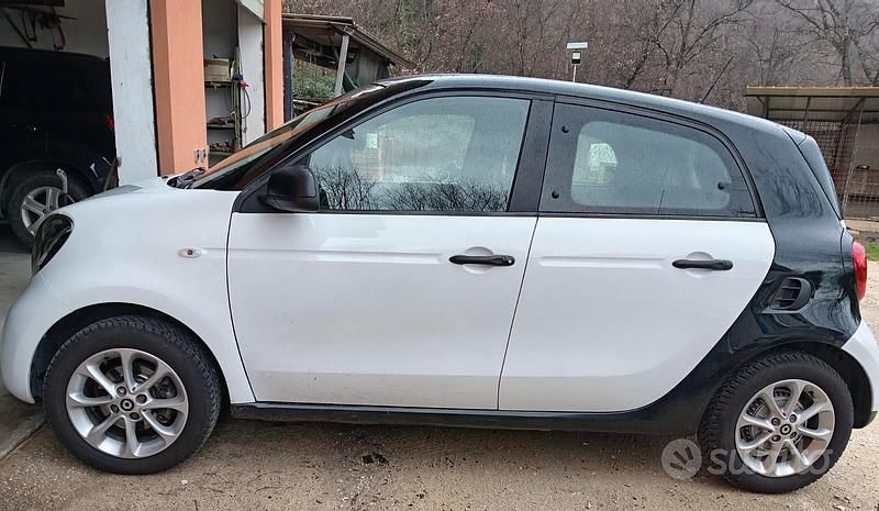 Begagnad Smart ForFour 71 HK (52 kW) 2018 Vit Halvkombi