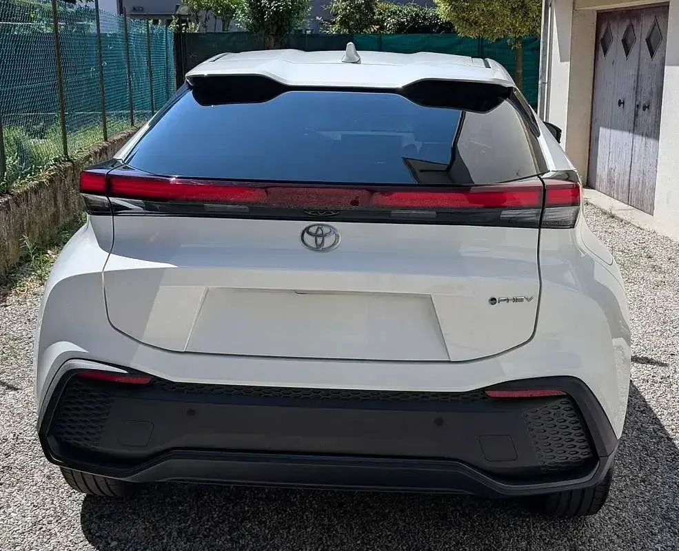 Usata Toyota C-HR Eco 152 CV (111 kW) 2024 Bianco SUV