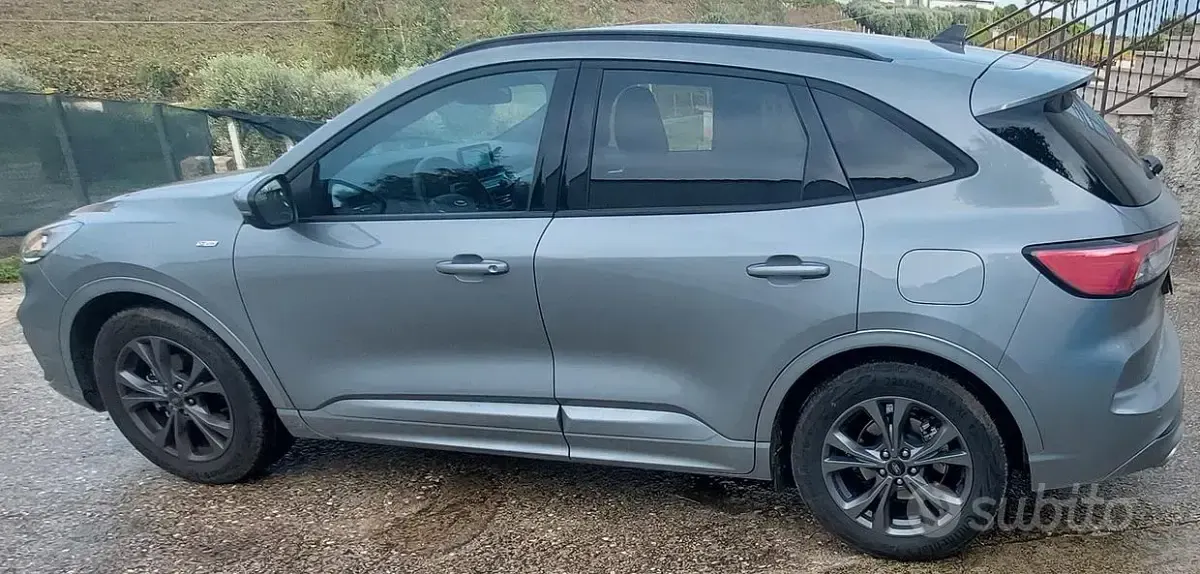 Usata Ford Kuga ST-Line 120 CV (88 kW) 2022 Grigio SUV