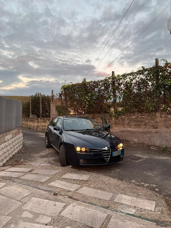 Blu Usata 2007 Alfa Romeo 159 Station wagon | 1700 € (Buon prezzo) - Immagine 1/4