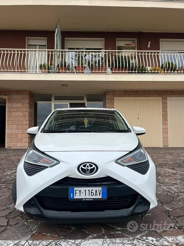 Usata Toyota Aygo Cool 72 CV (52 kW) 2019 Bianco Utilitaria
