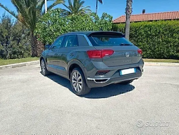 Usata VW T-Roc 116 CV (85 kW) 2019 Grigio SUV