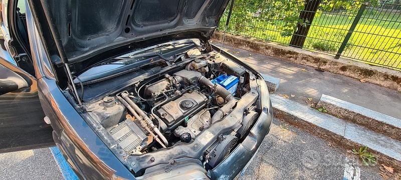 Usata Peugeot 106 Sport 75 CV (55 kW) 2001 Nero Utilitaria