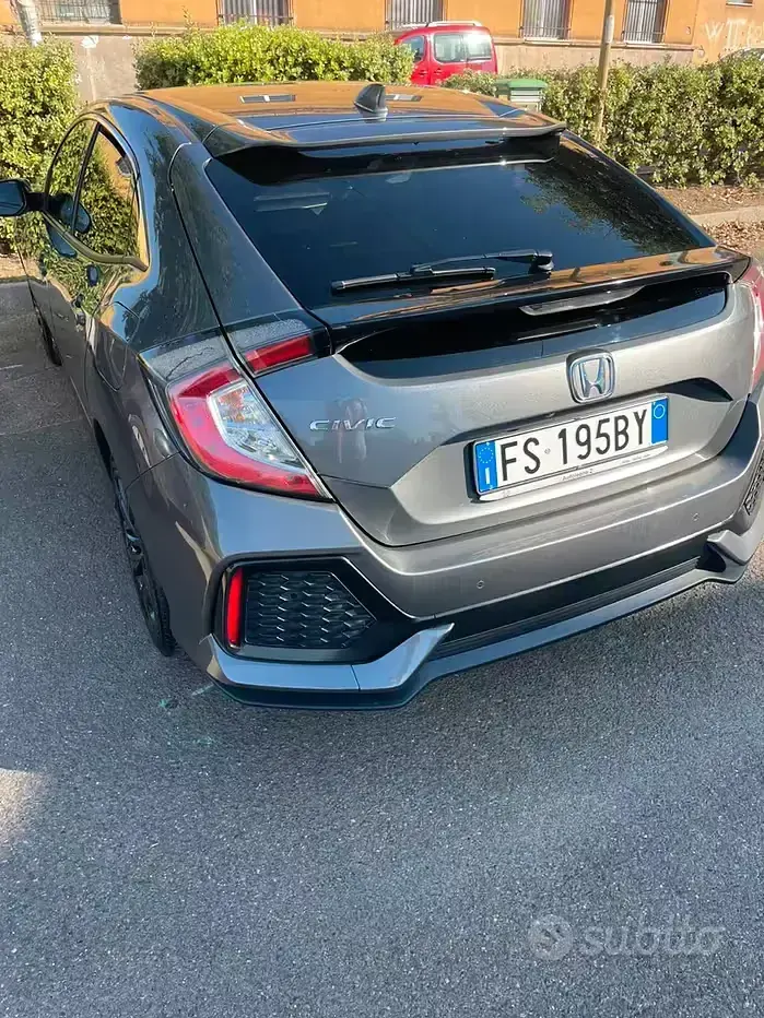 Usata Honda Civic Elegance 126 CV (92 kW) 2019 Grigio Berlina