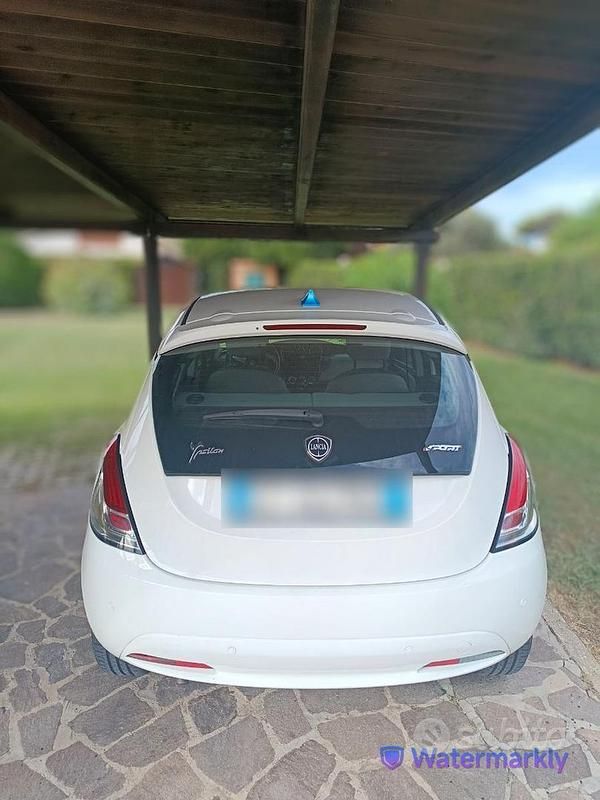 Usata Lancia Ypsilon 80 CV (58 kW) 2013 Bianco Utilitaria