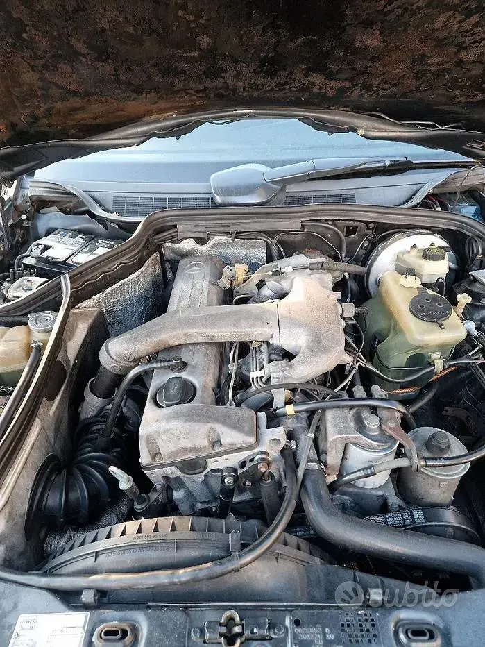 Usata Mercedes 190 Sportline 126 CV (92 kW) 1990 Nero Berlina