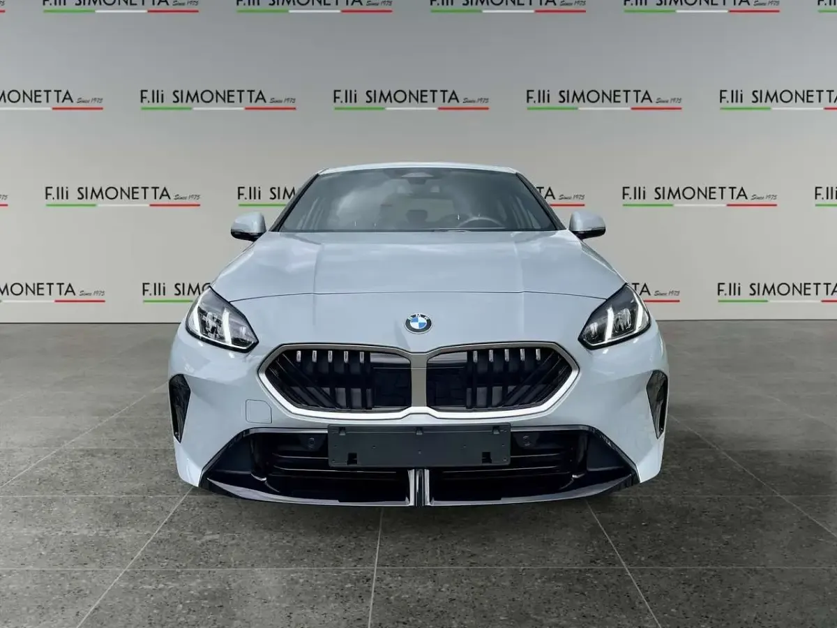 Usata BMW 120 M Sport 170 CV (125 kW) 2025 Grigio Utilitaria