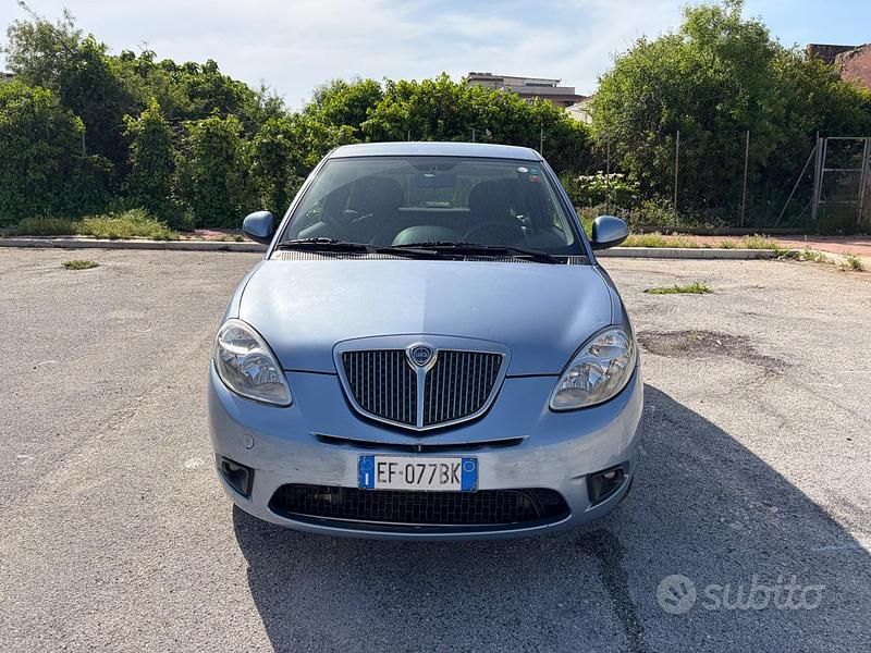 Begagnad Lancia Ypsilon 69 HK (50 kW) 2010 Blå Halvkombi