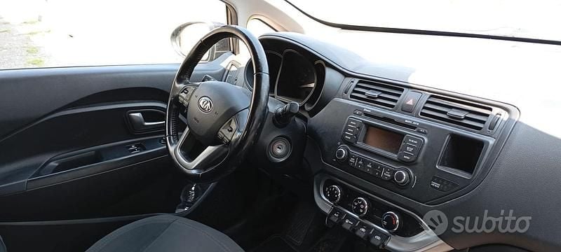 Usata Kia Rio Active 86 CV (63 kW) 2014 Nero Berlina