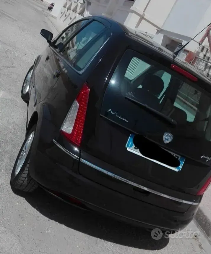 Usata Lancia Musa 90 CV (66 kW) 2008 Nero Monovolume