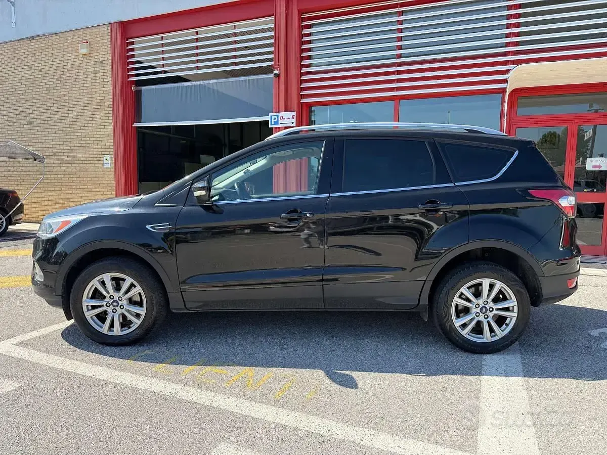 Usata Ford Kuga S 120 CV (88 kW) 2017 Nero SUV