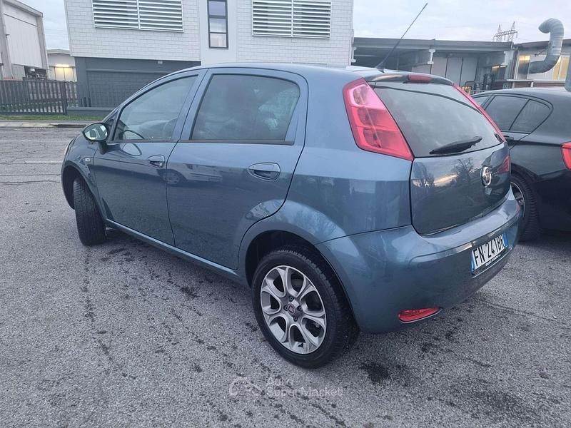 Usata Fiat Punto Lounge 69 CV (50 kW) 2018 Grigio Berlina