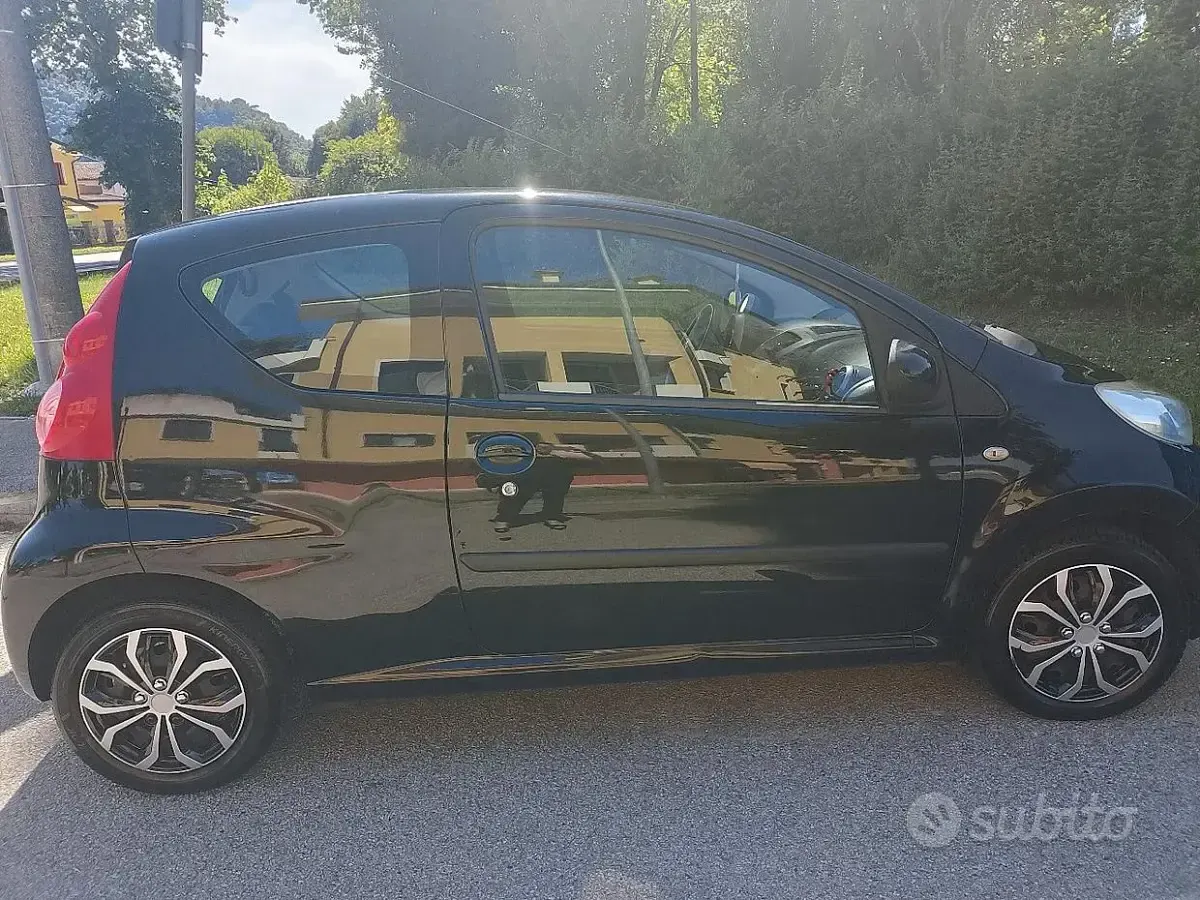 Usata Peugeot 107 68 CV (50 kW) 2005 Nero Utilitaria