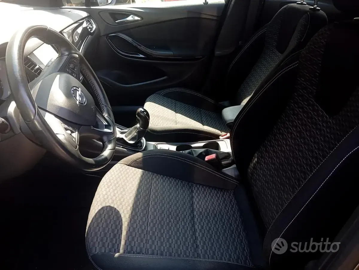 Usata Opel Astra Business 110 CV (80 kW) 2017 Grigio Berlina