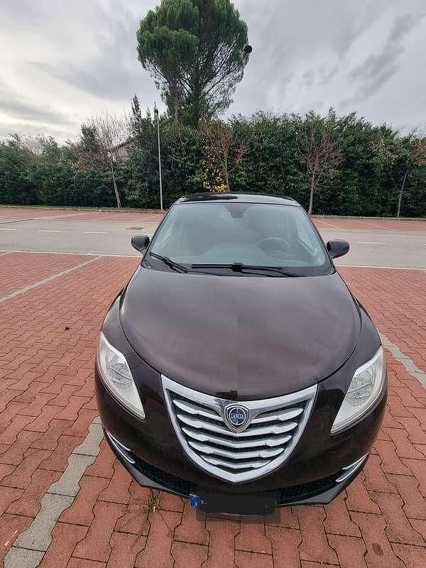Usata Lancia Ypsilon Gold 95 CV (69 kW) 2012 Marrone Utilitaria