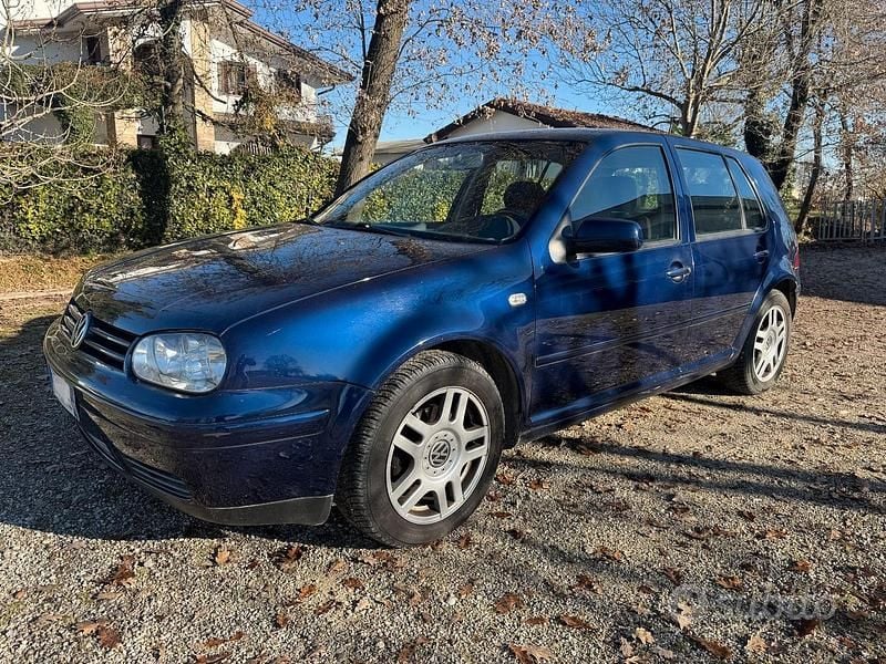 Usata VW Golf IV 110 CV (80 kW) 2001 Blu Utilitaria