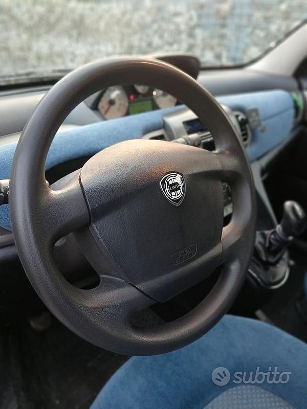 Usata Lancia Ypsilon 60 CV (44 kW) 2005 Utilitaria