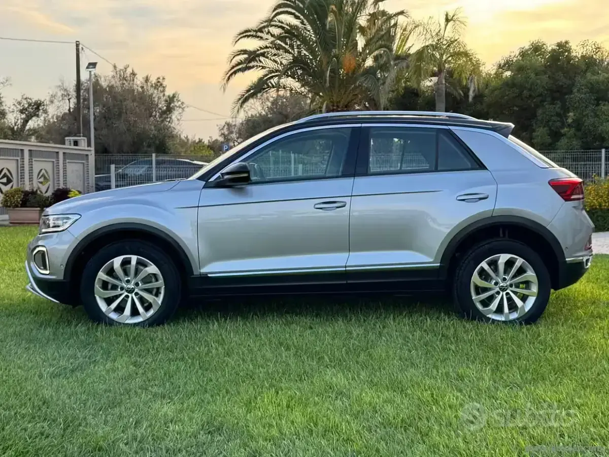 Usata VW T-Roc Style 110 CV (80 kW) 2023 Grigio SUV