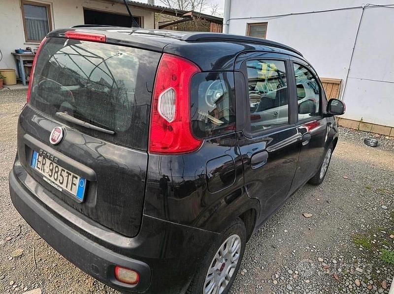 Usata Fiat Panda Lounge 69 CV (50 kW) 2013 Nero Utilitaria