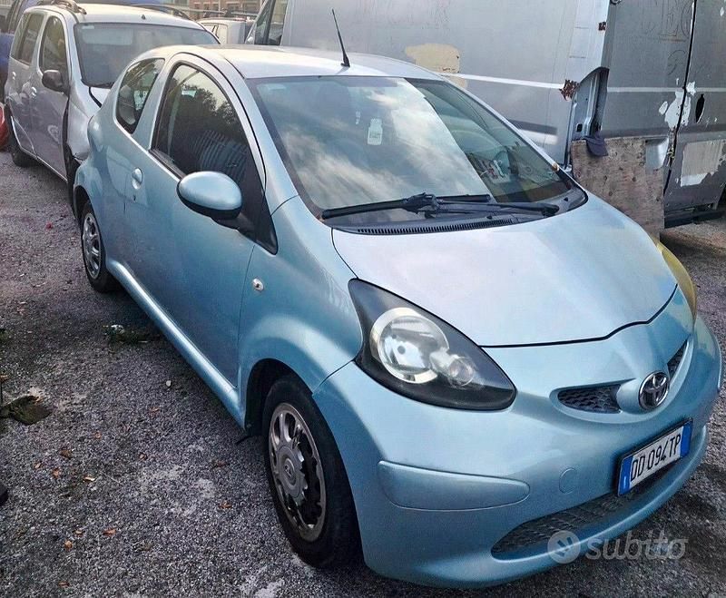 Usata Toyota Aygo 67 CV (49 kW) 2006 Grigio Utilitaria