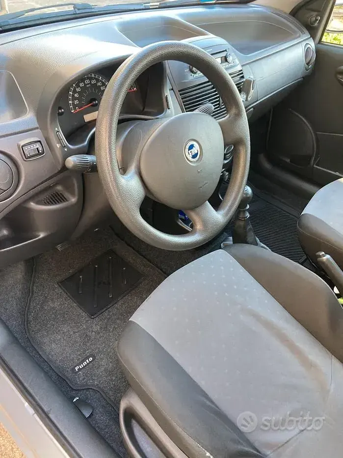 Usata Fiat Punto 60 CV (44 kW) 2005 Grigio Utilitaria