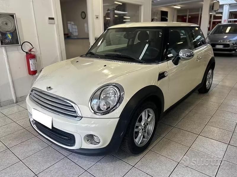 Begagnad Mini ONE 75 HK (55 kW) 2013 Vit Halvkombi