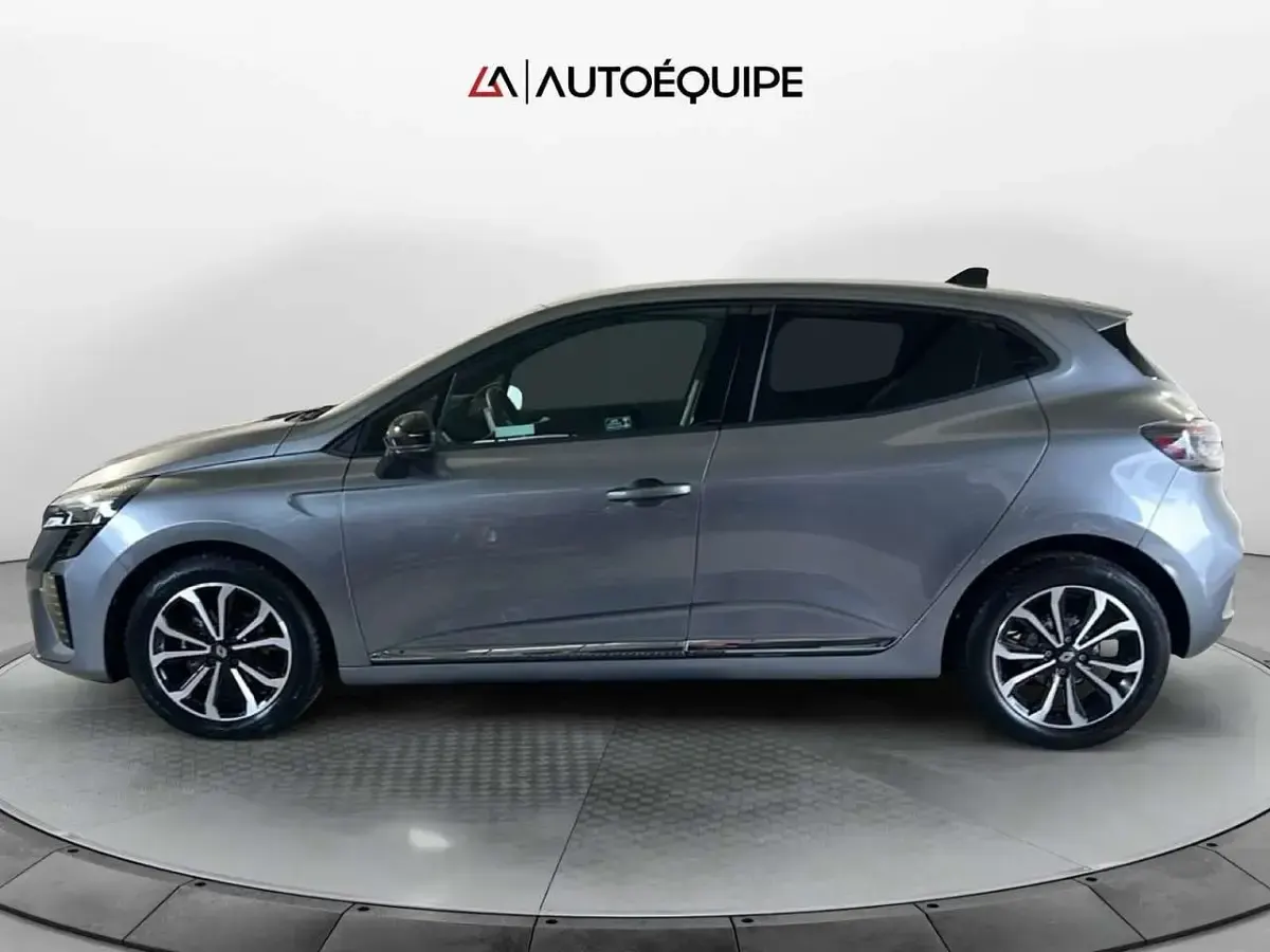 Begagnad Renault Clio V Techno 91 HK (66 kW) 2025 Grå Sedan