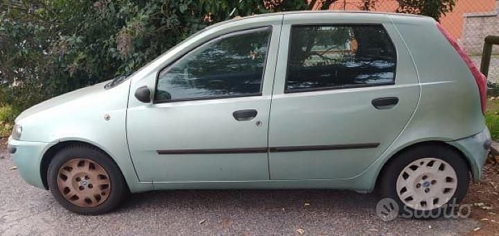 Usata Fiat Punto 80 CV (58 kW) 2001 Verde Berlina