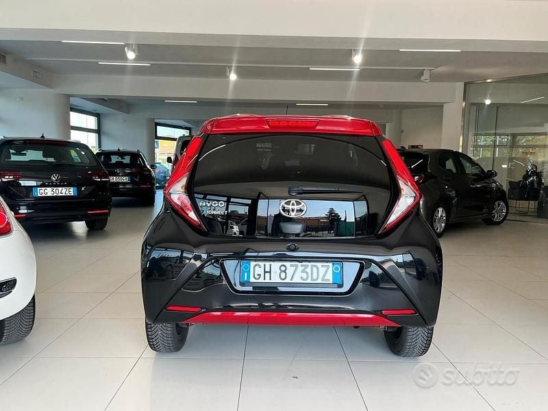 Usata Toyota Aygo Connect Style 72 CV (52 kW) 2021 Nero Utilitaria