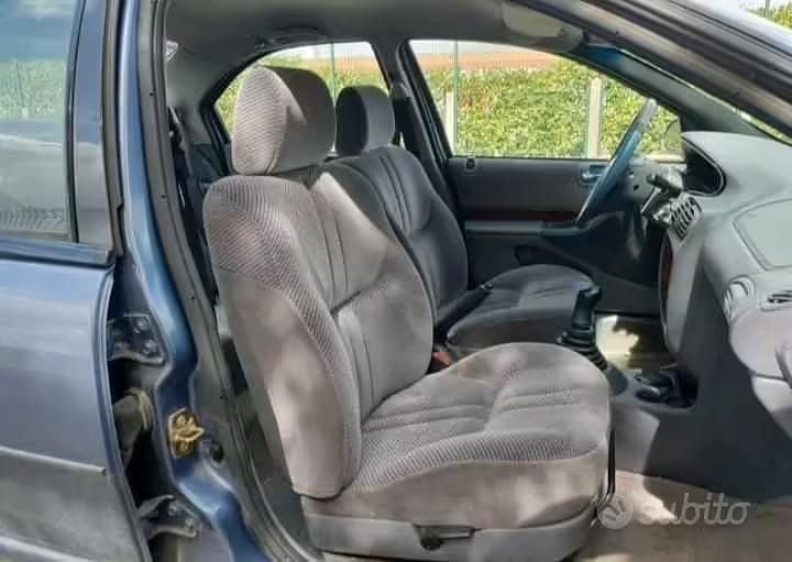 Usata Chrysler Stratus 133 CV (97 kW) 1996 Blu Berlina