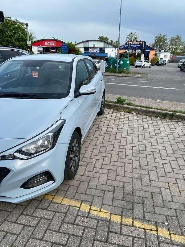 Usata Hyundai i20 75 CV (55 kW) 2019 Bianco Utilitaria