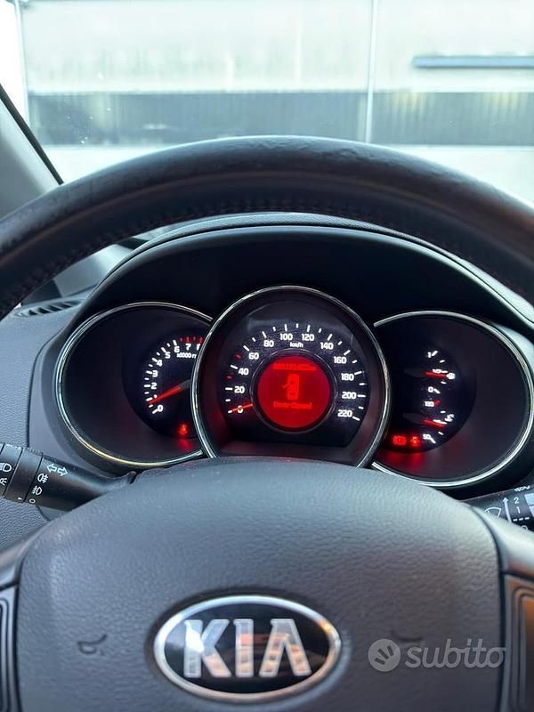 Usata Kia Rio 86 CV (63 kW) 2013 Grigio Berlina