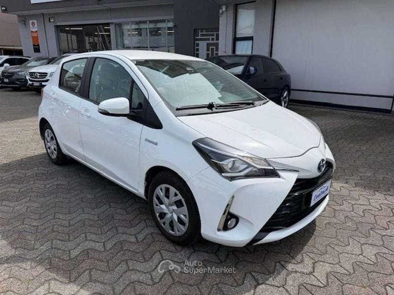 Usata Toyota Yaris Hybrid Active 73 CV (53 kW) 2020 Bianco Berlina