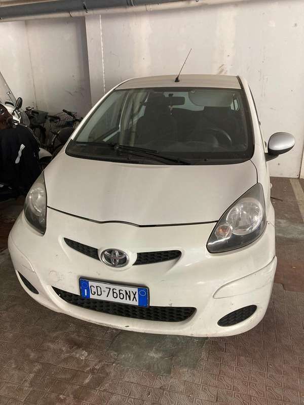 Usata 2011 Toyota Aygo Connect Style Due volumi | 2500 € (Super prezzo) - Immagine 1/4