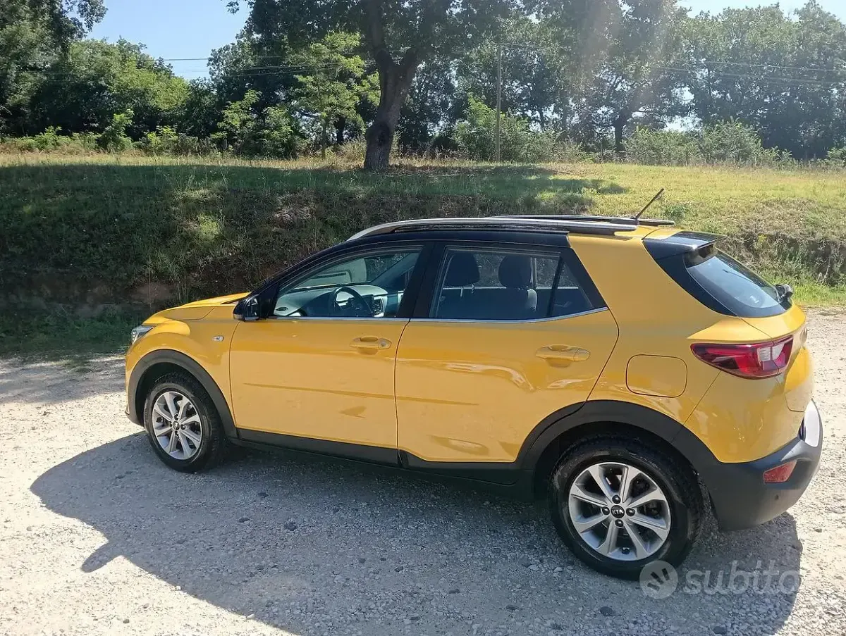 Usata Kia Stonic Style 97 CV (71 kW) 2019 Giallo SUV