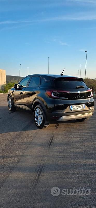 Usata Renault Captur Zen 101 CV (74 kW) 2022 Nero SUV