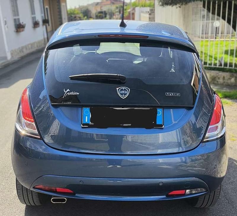 Usata Lancia Ypsilon Gold 69 CV (50 kW) 2022 Blu/azzurro Utilitaria