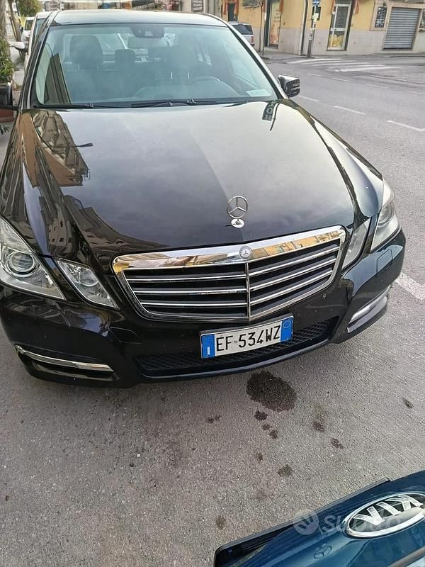 Usata Mercedes E220 170 CV (125 kW) 2011 Nero Berlina