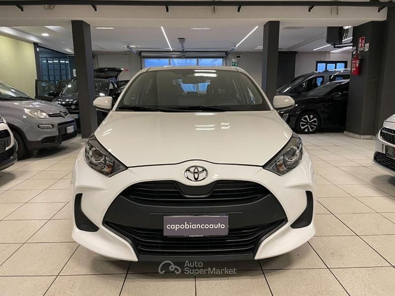 Usata Toyota Yaris Hybrid Active 115 CV (84 kW) 2025 Bianco Berlina