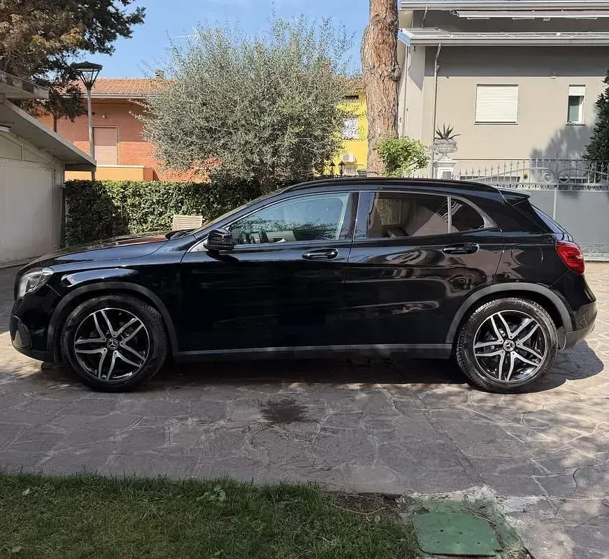 Usata Mercedes GLA180 Edition 122 CV (89 kW) 2019 Nero SUV