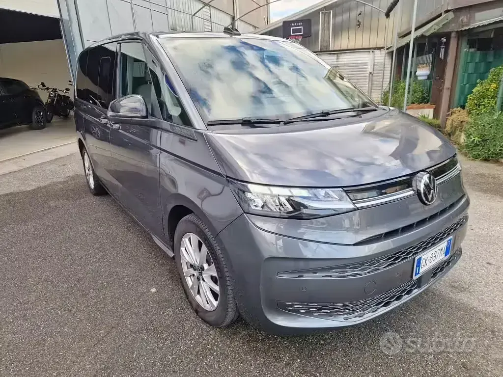 Usata VW Multivan Life 150 CV (110 kW) 2022 Antracite Monovolume