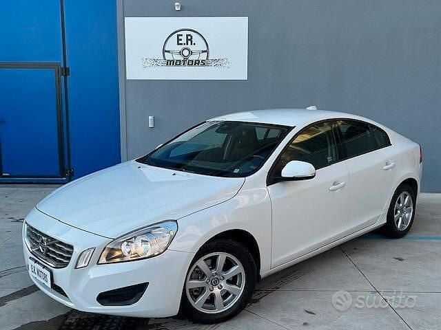 Usata Volvo S60 Kinetic 114 CV (83 kW) 2013 Bianco Berlina