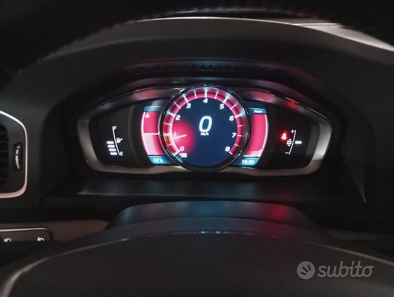 Usata Volvo V60 Momentum 203 CV (149 kW) 2013 Rosso Station wagon