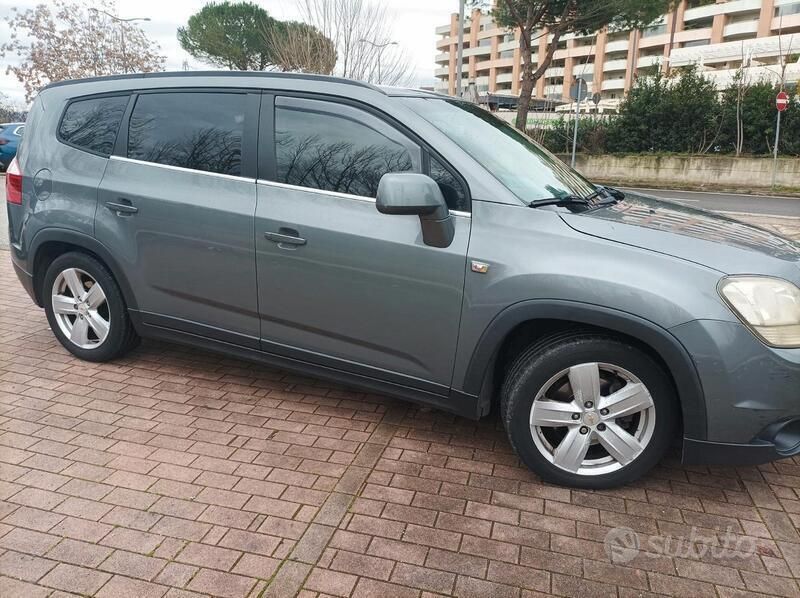 Grigio Usata 2011 Chevrolet Orlando Monovolume | 6500 € (Molto cara) - Immagine 1/4