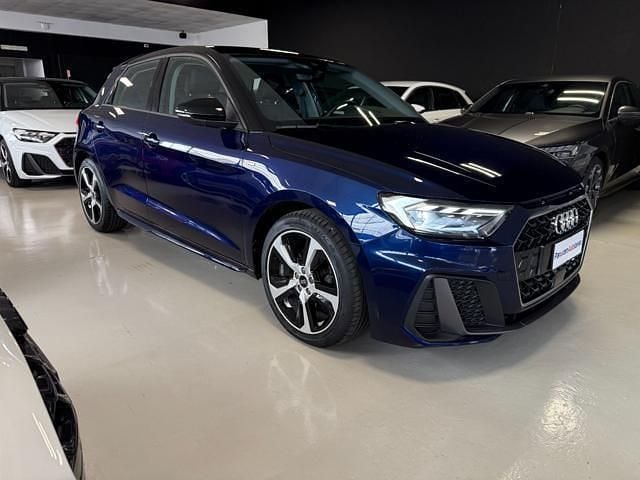 Usata Audi A1 S-Line 110 CV (80 kW) 2024 Blu tetto nero Berlina