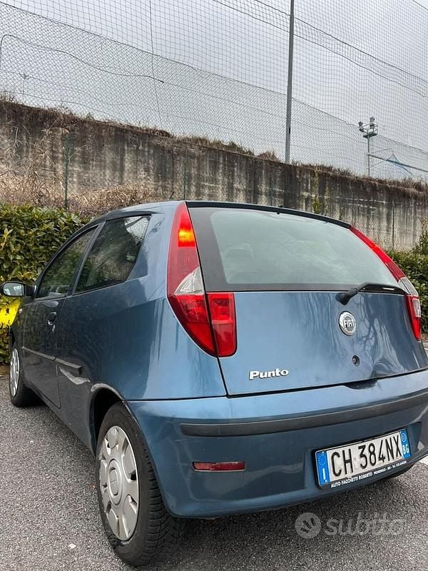 Usata Fiat Punto Feel 60 CV (44 kW) 2003 Blu Utilitaria